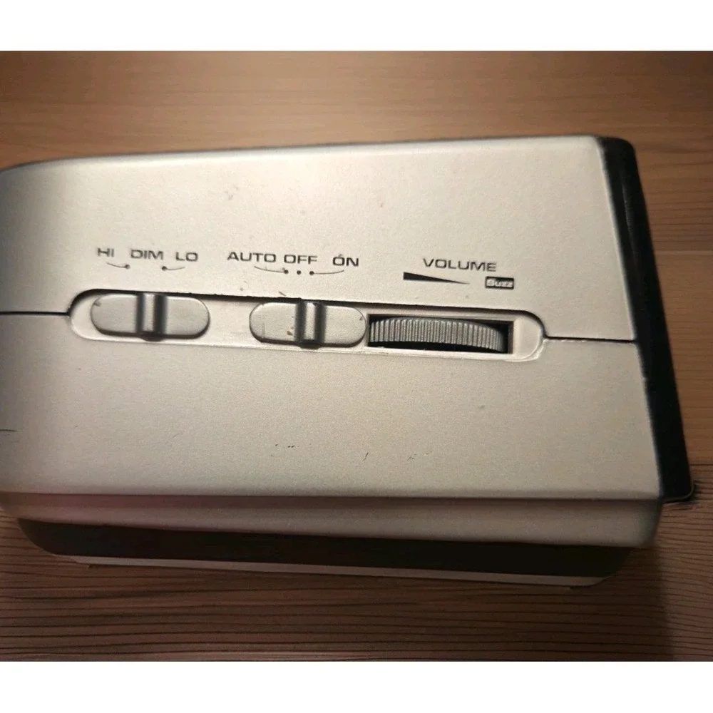 GPX Alarm Clock/ AM/FM Radio Model #CR1807 Runs on 9 Volt or Plug Tested Working